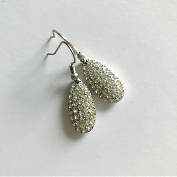 SUZY SHIER Small Silver Crystal Drop Earrings - Picture 1 of 6